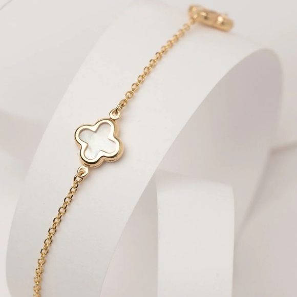 Louise Carter Jewelry - NWT Louise Carter White Clover Bracelet 9" Waterproof 18K Gold PVD